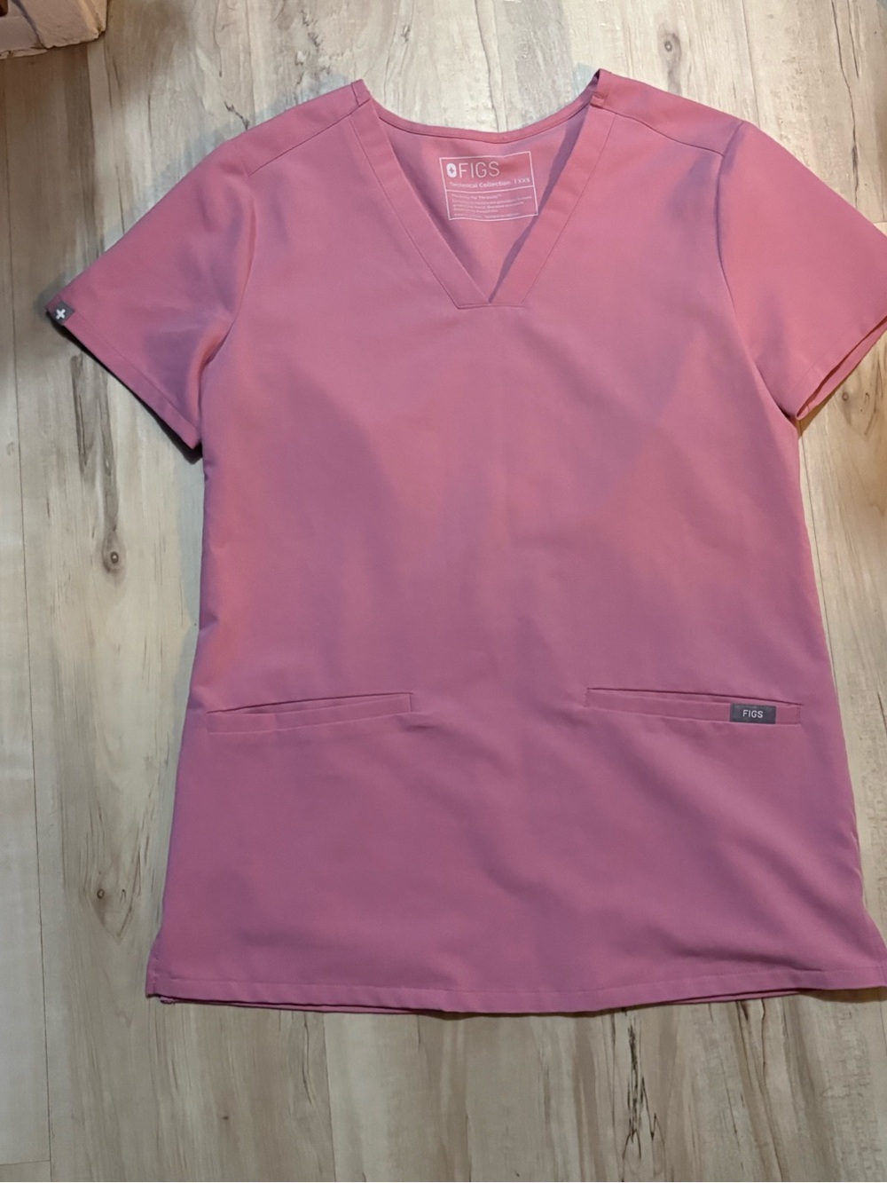 Figs Pink casma scrub top